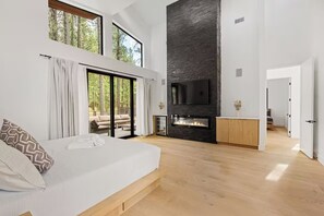 Iron/ironing board, free WiFi, bed sheets - Evergreen Retreat | Outdoor Dining + Lounge + Views | Near Skiing & The Village (Big Bear Lake)