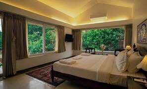 Superior Room | WiFi (free) - Table Land Retreat (Mahabaleshwar)