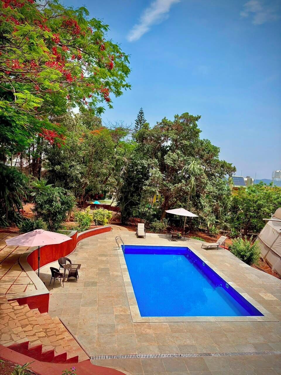 8 piscinas al aire libre