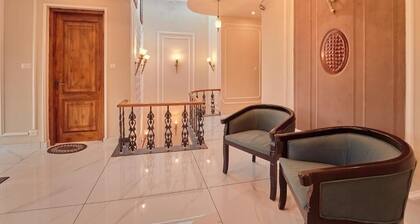 KING PALACE BY VOYE HOMES