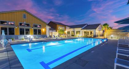 Entire Building | One 4BR + Two 2BRs | 22 Guests | Resort Pool | Summerwell
