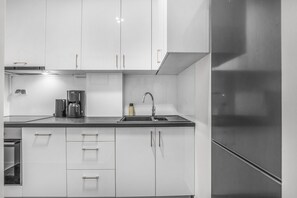 Kühlschrank, Ofen, Herdplatte, Geschirrspüler