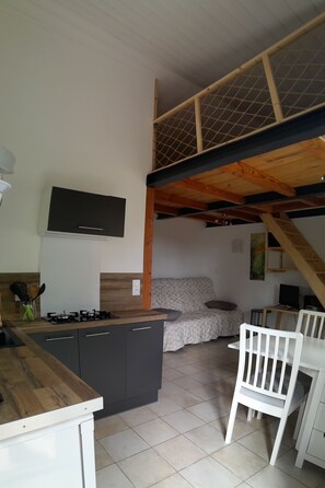 Interior - Independent studio (garden, TV, wifi) 2/3 persons (Les Mées)