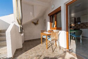 Outdoor dining - Apartman Mary with AC in Center of the Town (Punat)