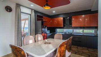 Premium Apartment | Dining