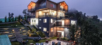 Alaya Stays Trios Top Apartment
