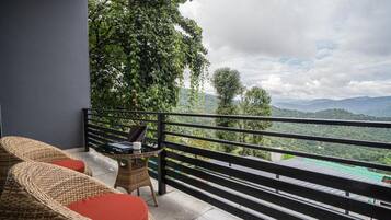Deluxe Apartment, Mountain View | Terrace/patio
