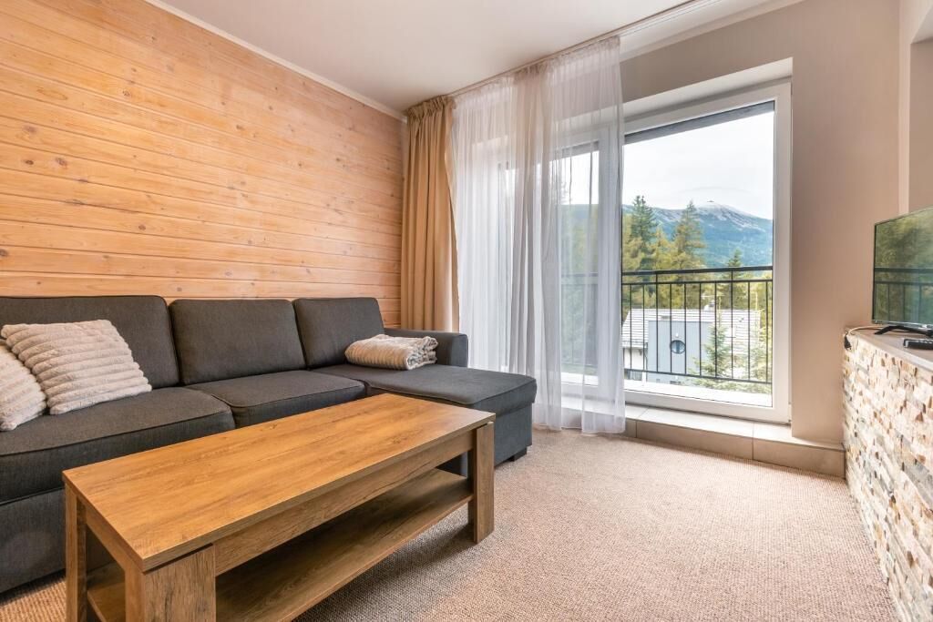 Deluxe Studio, Balcony, Mountain View | Living area