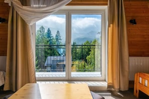 Deluxe Quadruple Room, Balcony, Mountain View | Interior - Willa Alaska (Karpacz)