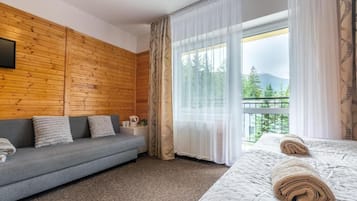 Triple Room, Balcony, Mountain View | Living area