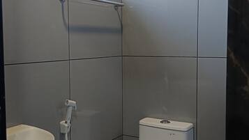 Basic-Doppelzimmer, Balkon, Talblick | Badezimmer