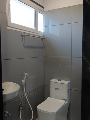 Chambre Double, balcon, vue vallée | Salle de bain