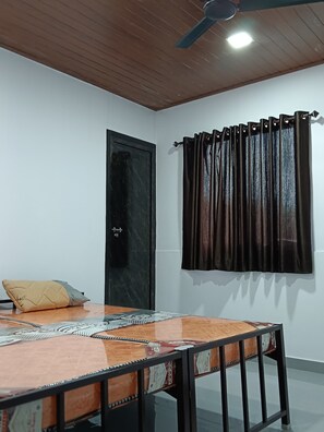 Chambre Double, balcon, vue vallée | Intérieur