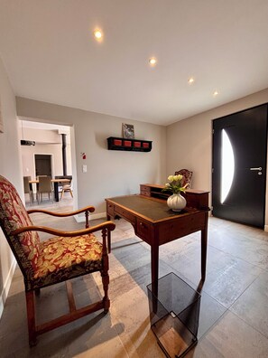 Interior - MAISON AVEC VUE - LUBERON -PISCINE ET RANDONNÉE (Apt)