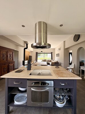 Private kitchen - MAISON AVEC VUE - LUBERON -PISCINE ET RANDONNÉE (Apt)