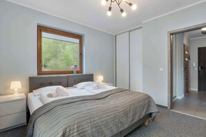 Bügeleisen/Bügelbrett, Reisekinderbett, WLAN, Bettwäsche