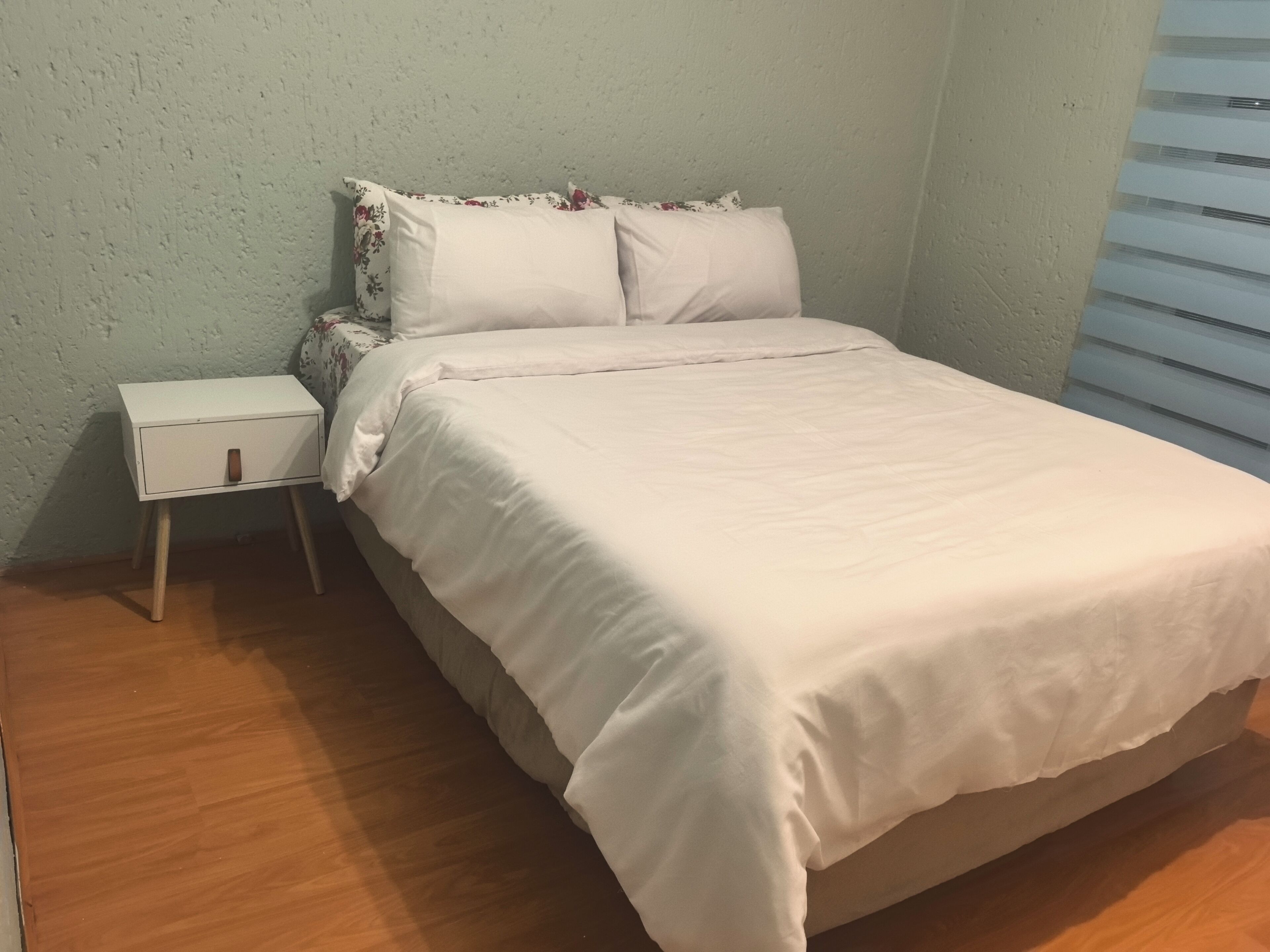 2 habitaciones, tabla de planchar con plancha y acceso a internet 