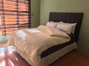 2 habitaciones, tabla de planchar con plancha y internet 