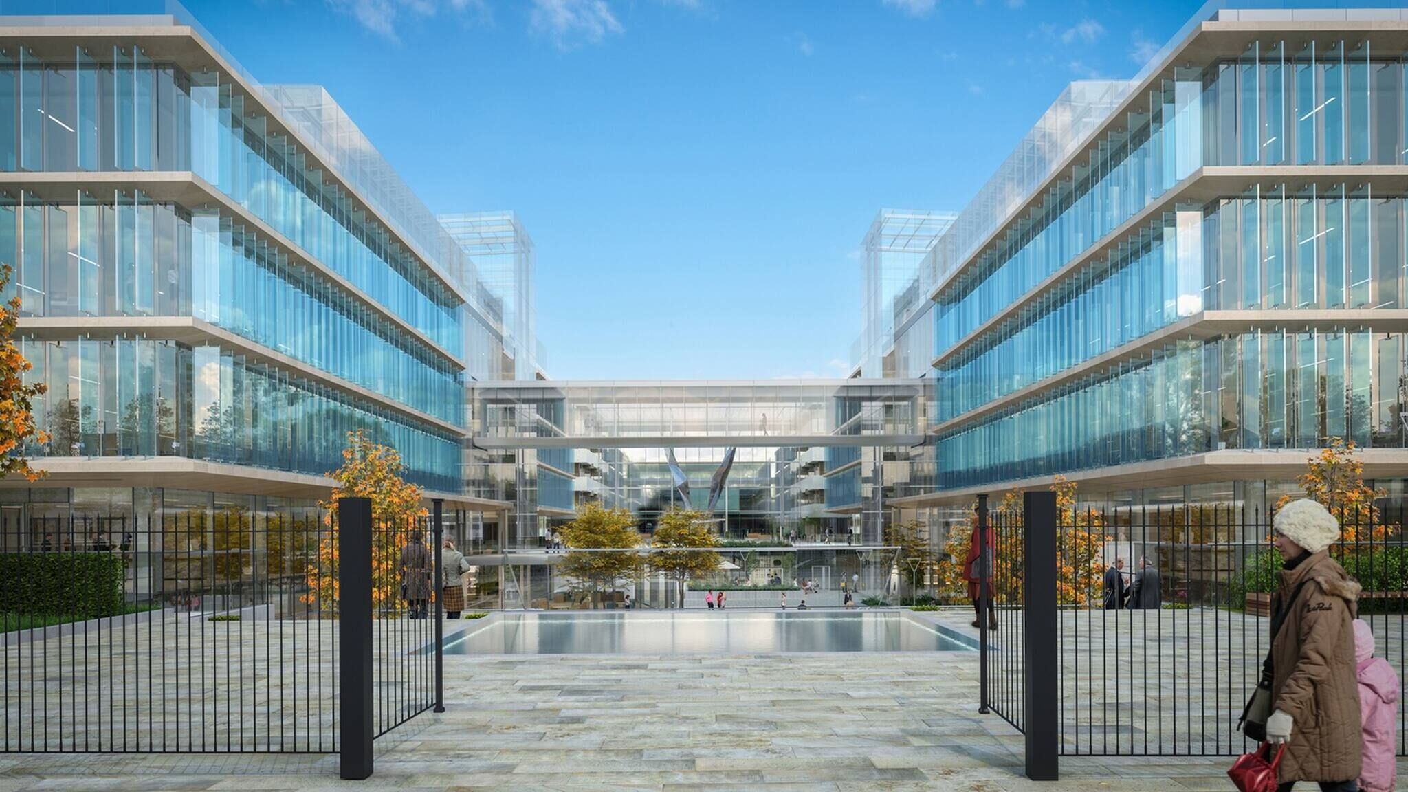 Un edificio moderno con fachadas de vidrio y un patio central.