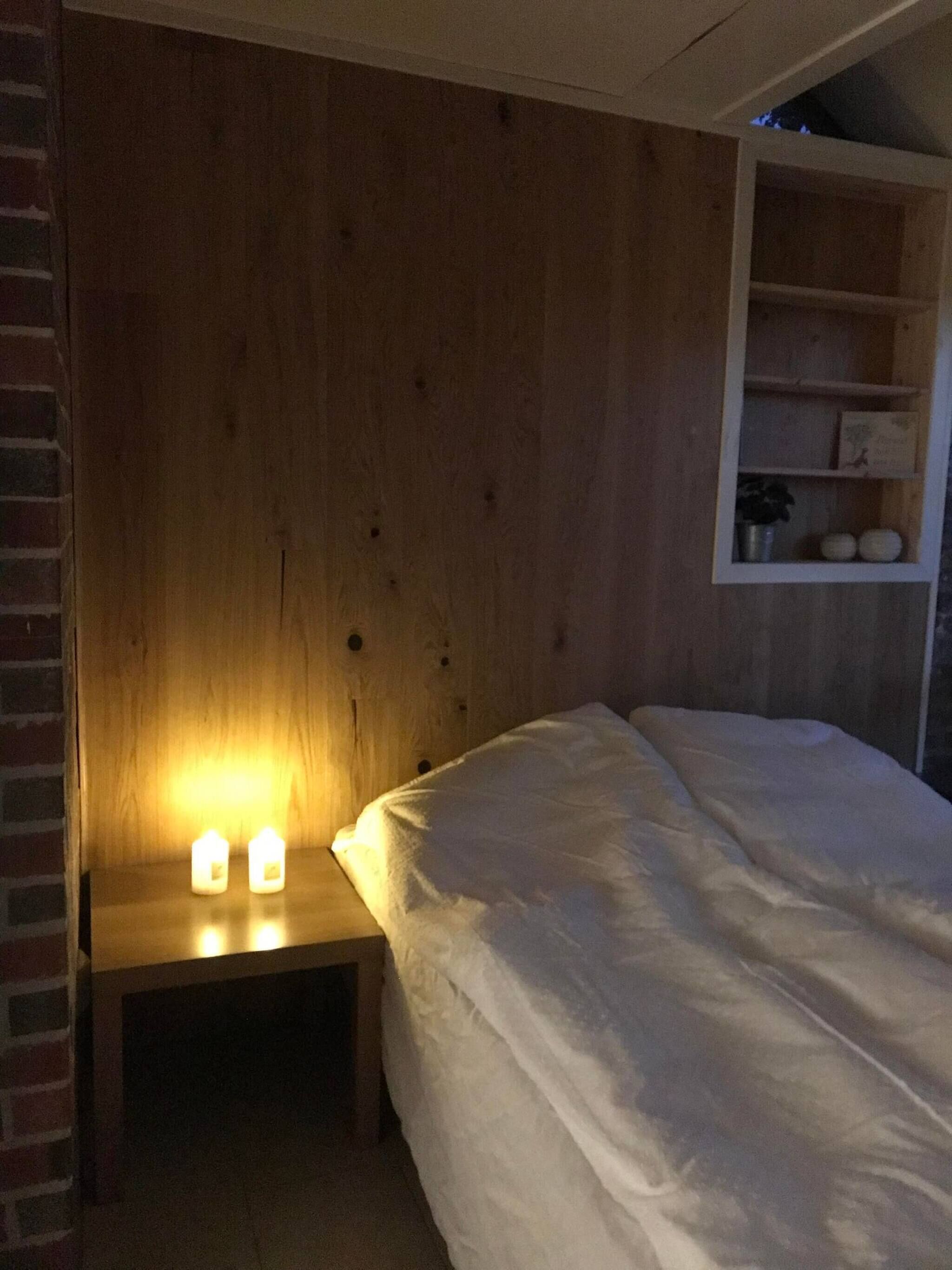 Internet, bed sheets, wheelchair access