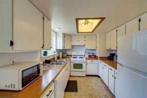 Refrigerador, microondas, parrilla de estufa y lavavajillas 