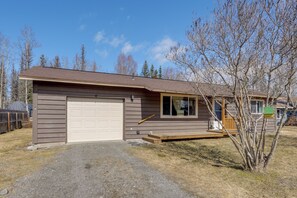 Exterior - < 1 Mi to Soldotna Creek Park: Retreat w/ Fire Pit (Soldotna)