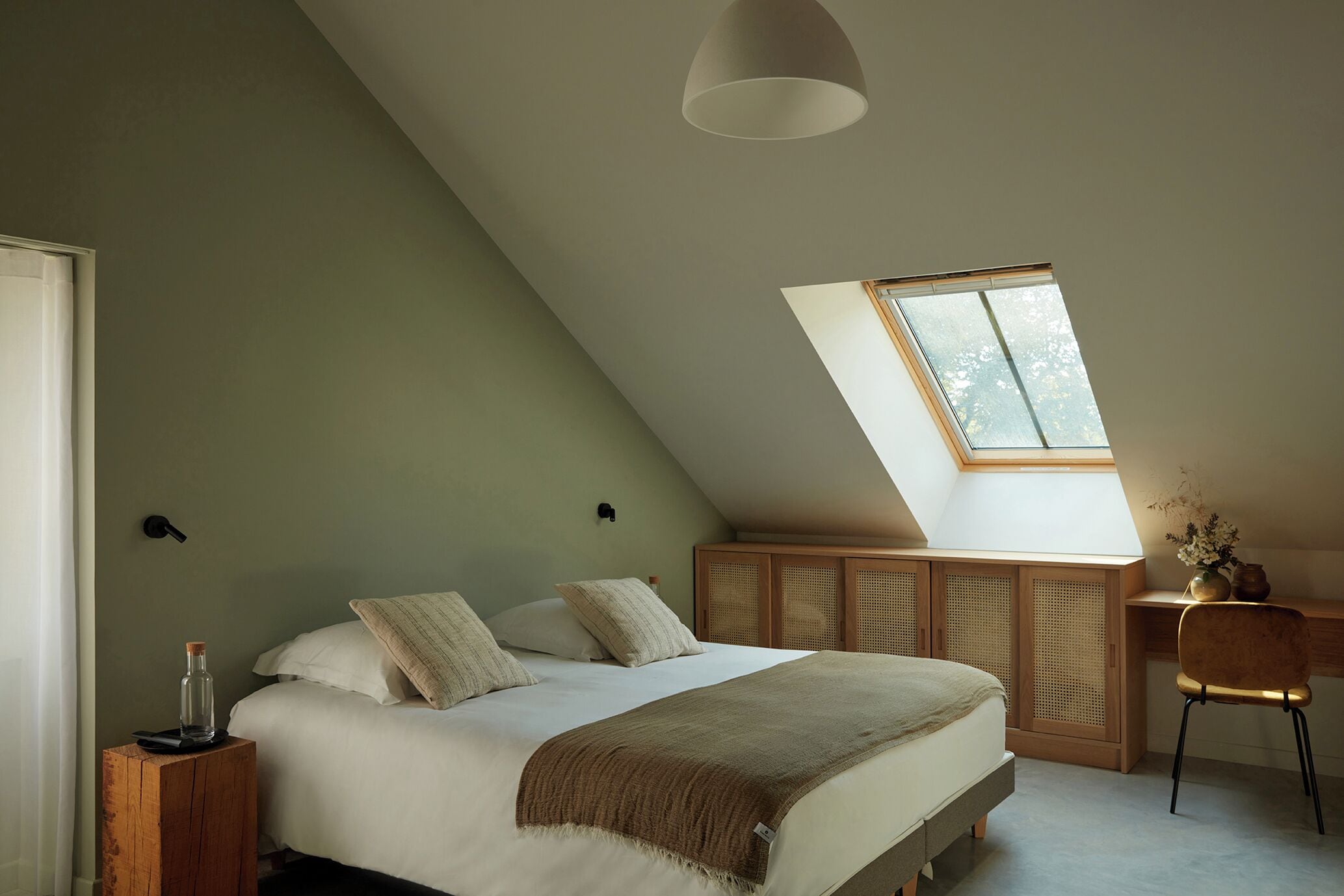 In-room safe, soundproofing, iron/ironing board, free WiFi