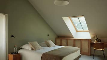 In-room safe, soundproofing, iron/ironing board, free WiFi