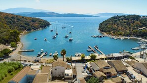 A coastal town with a marina, boats, and houses with Mediterranean architecture. - Villa Anastasia Viglatsouri (Corfu)