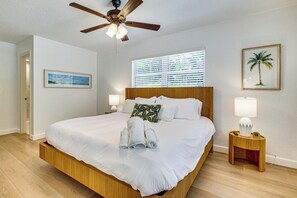 Iron/ironing board, Internet, bed sheets - Poolside Oasis! Family Home 4 Mi to Delray Beach (Delray Beach)