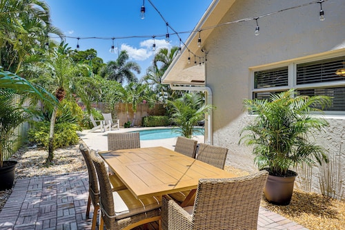 Poolside Oasis! Family Home 4 Mi to Delray Beach