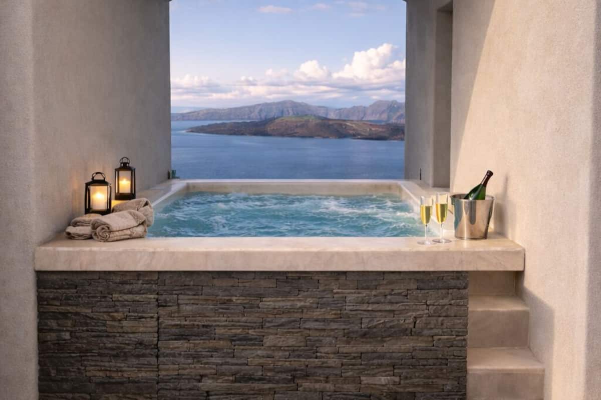 Glam Caldera Suite with Outdoor Hot Tub | Pool