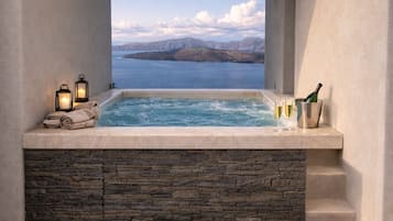 Glam Caldera Suite with Outdoor Hot Tub | Pool