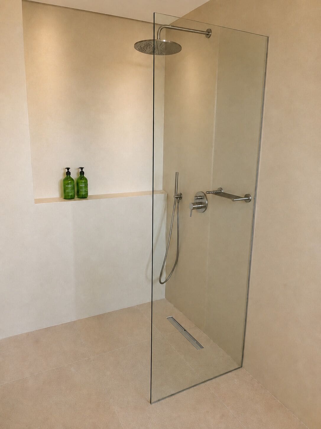 Deluxe Caldera Suite with Outdoor Hot Tub | Bathroom