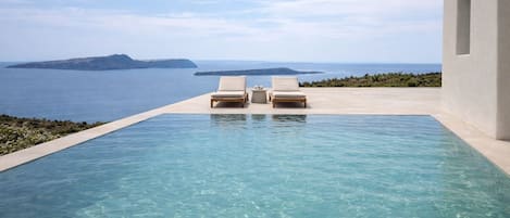 Junior Caldera Suite with Independent Pool | Pool