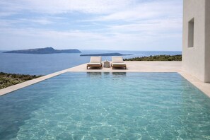 Pool - Vespera Private Luxury Suites (Santorini)