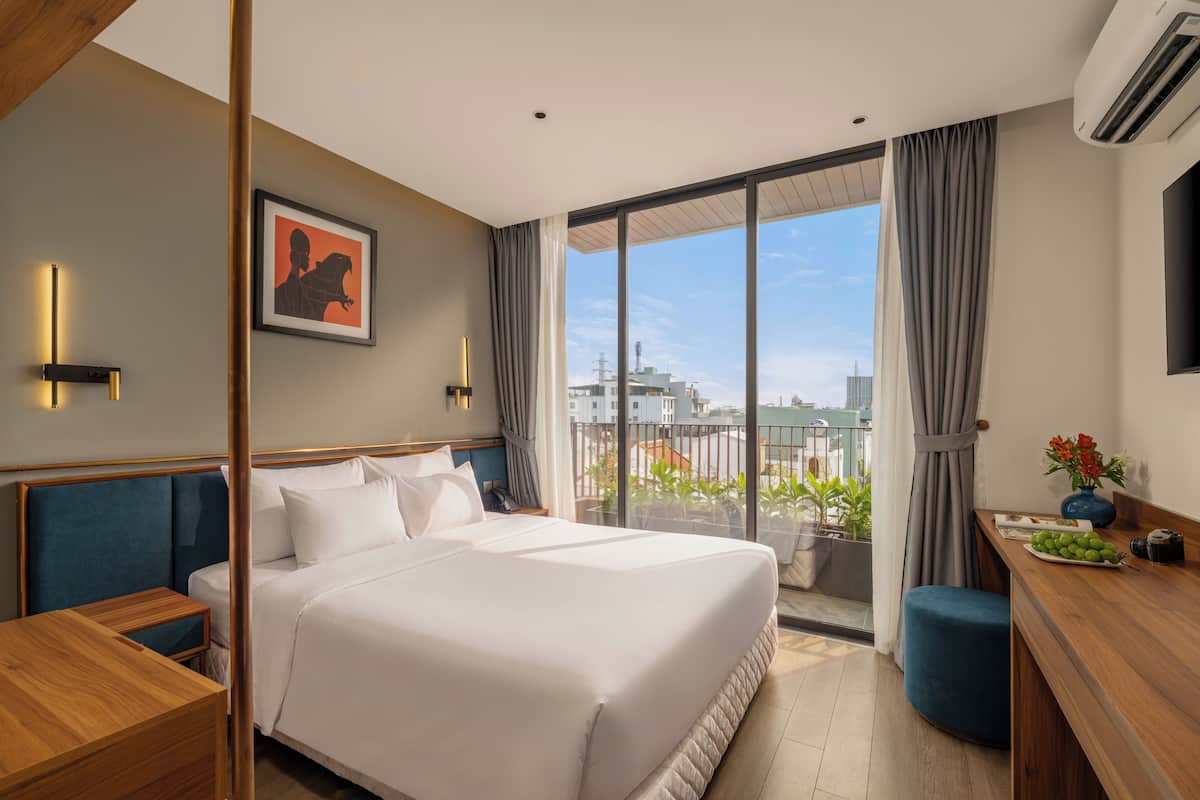 In-room safe, desk, laptop workspace, blackout curtains