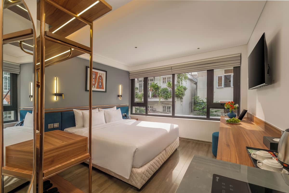 In-room safe, desk, laptop workspace, blackout curtains