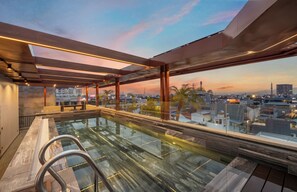Indoor pool - Xhome Da Nang Hotel and Suite  (Ngu Hanh Son)