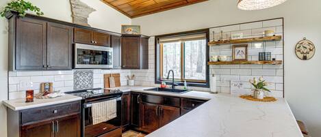 Fridge, microwave, stovetop, dishwasher
