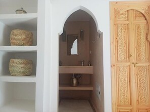 Standard Twin Room | Bathroom - RIAD DABAKECH (MARRAKESH)