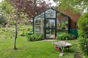 Property grounds - Holiday apartment in Hinte with swimming pool (Hinte)