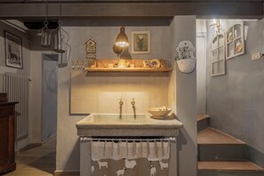 Interior - La Casa del Grillo Parlante (Collodi)