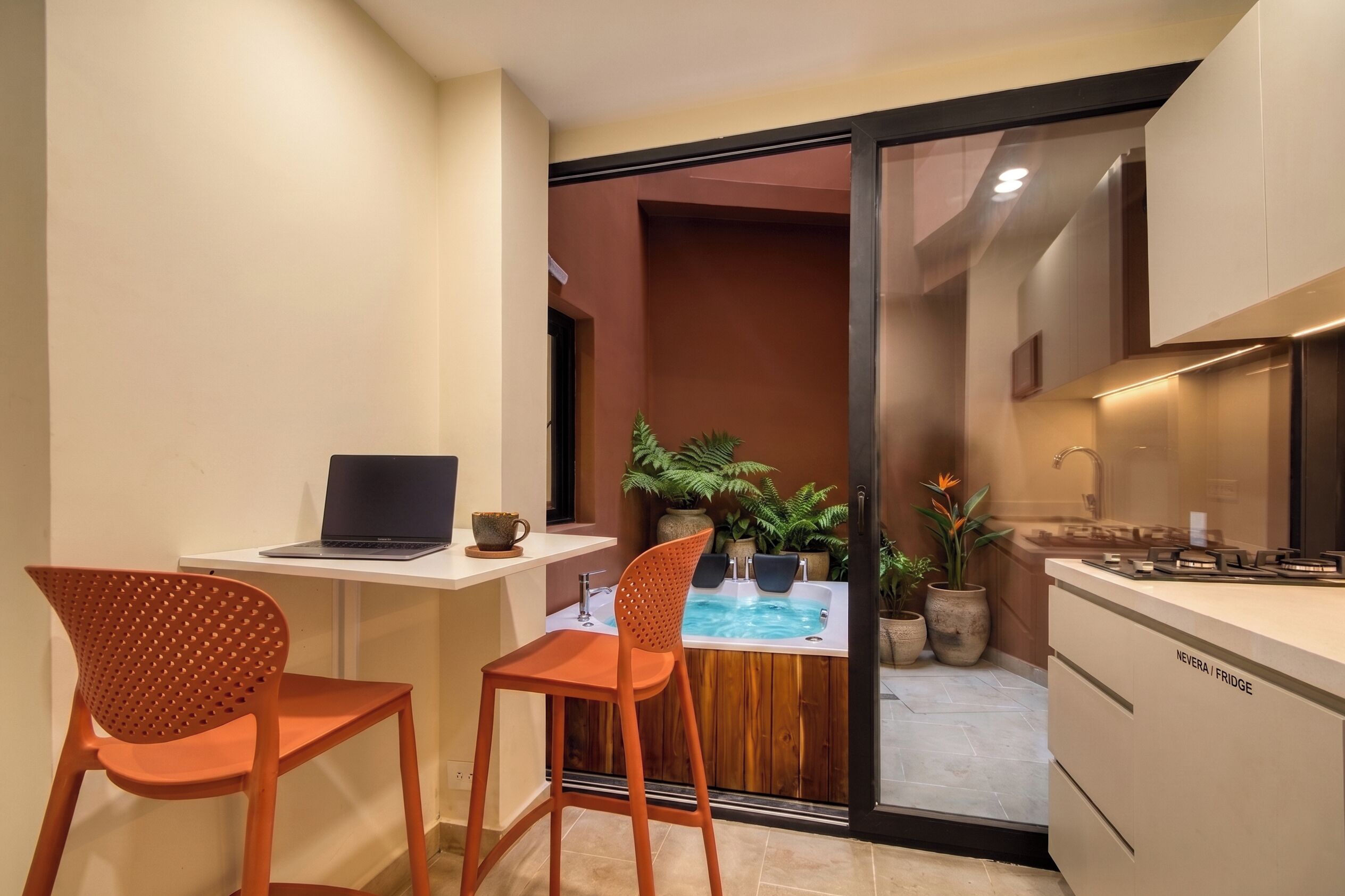 Luxury Studio, 2 Bedrooms | Private kitchen