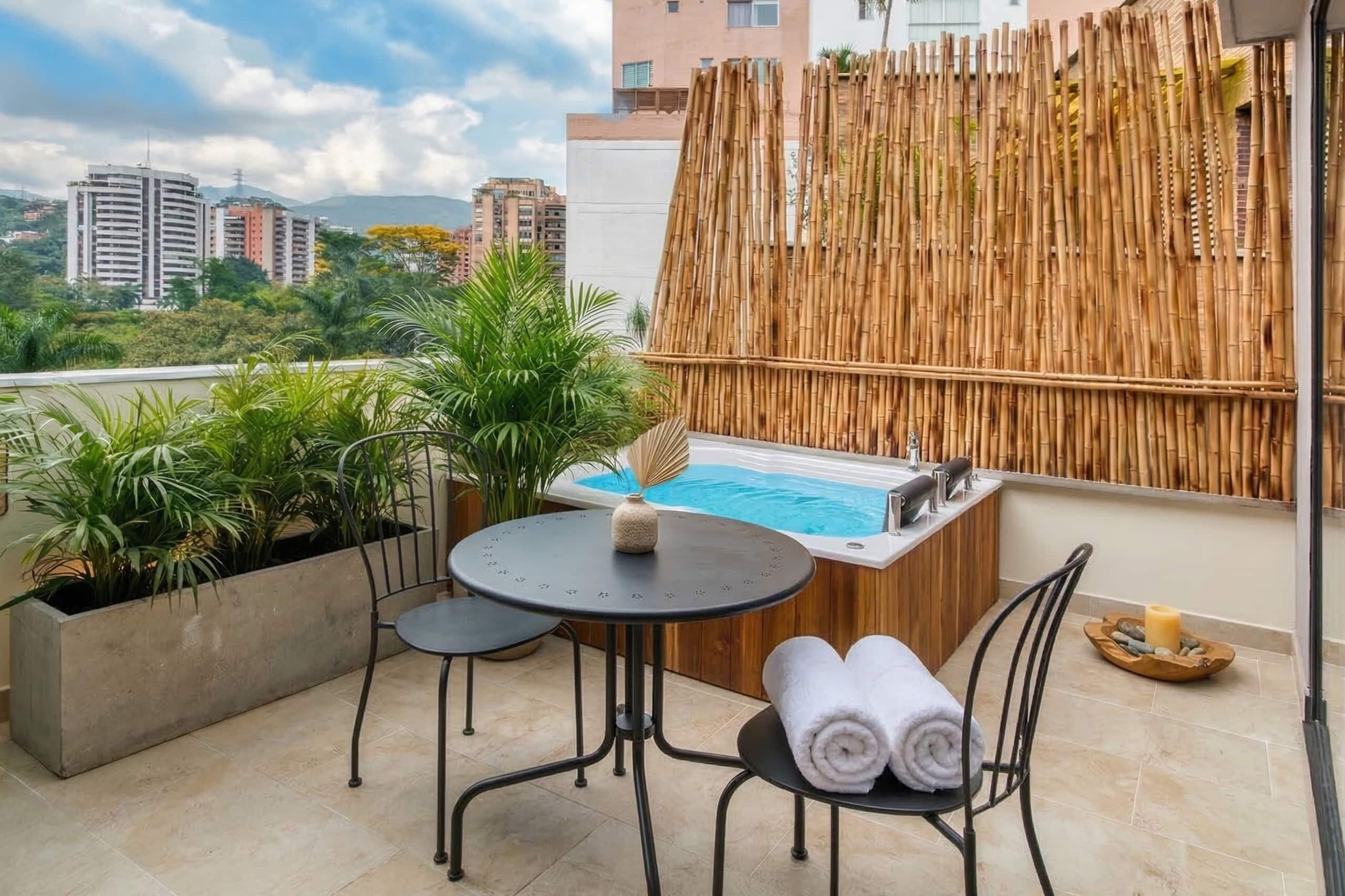 Apartment | Outdoor dining