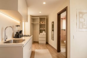 Apartment | Bathroom | Shower, hair dryer, towels, soap - Passiflora luxury suite (Cali)