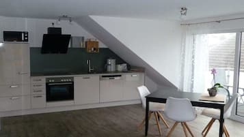 Kühlschrank, Mikrowelle, Herdplatte, Geschirrspüler