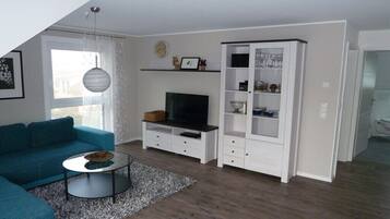 Smart-TV, Bücher, Stereoanlage