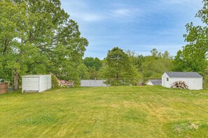 Property grounds - Gateway to DC! Quiet Clinton Apt w/ Workspace (Clinton)