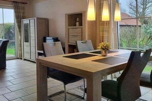 Dining - Holiday home with 2 bedrooms (Dorum-Neufeld)